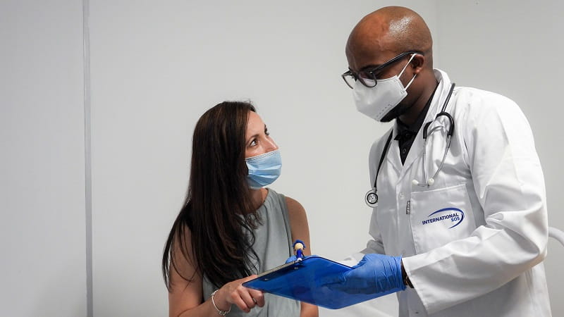 protecting-health-5050 medico e paziente